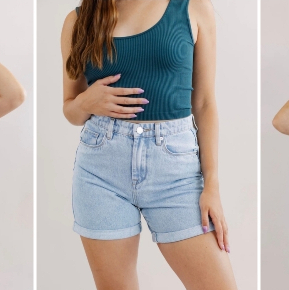 Blank NYC Brand New Perry Cuffed Mom Jean Short in Medium Blue Size 26